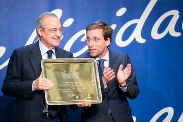 El alcalde Martínez Almeida con Florentino Pérez.