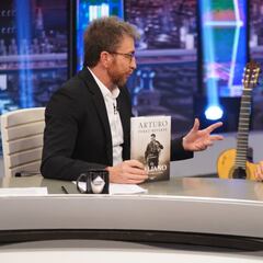 Las condiciones y pasos de Pablo Motos para entrevistar a Pérez-Reverte en el 'El Hormiguero'