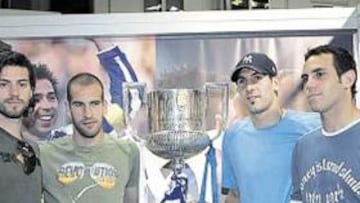 <b>EL PROFESOR ENSEÑADO. </b>Dani mostró al mito Franz Beckenbauer cómo rematar a portería. Una anécdota para guardar.