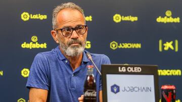 &Aacute;lvaro Cervera, entrenador del C&aacute;diz CF, comparece en rueda de prensa en la previa del Trofeo Carranza.