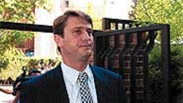 <B>FIRMEZA</B>. Carlos Suárez no está dispuesto a malvender jugadores.