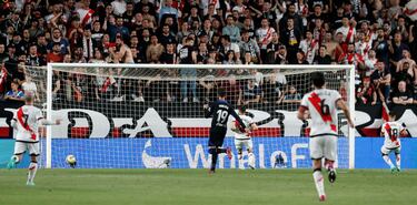 Nahuel Molina, con un remate cruzado, adelantó al Atlético al marcar el 0-1.