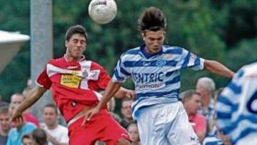 <b>ALTOS VUELOS. </b>Los holandeses no escatimaron esfuerzos para superar al Espanyol. Dídac Vila forzó también la máquina.