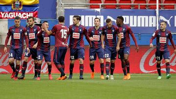 Los jugadores del Eibar celebran el gol marcado por Charles D&iacute;as.