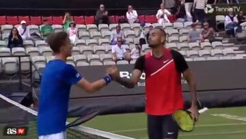 Kyrgios cierra este partido con su servicio más particular