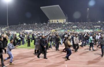 El 1 de febrero de 2012, en Puerto Said (Egipto), se disputaba la final de la Liga que enfrentaba a Al-Masri y al Al-Ahly. Con el partido ya finalizado, los hinchas del equipo local ingresaron en el terreno de juego para perseguir a aficionados y a jugado