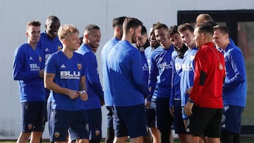 Kangin y Racic completan la lista de Marcelino ante el Huesca