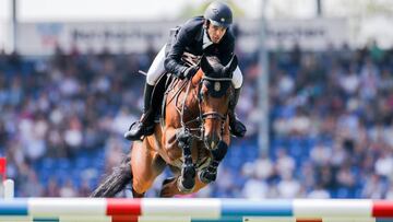 El jinete espa&ntilde;ol Eduardo &Aacute;lvarez Aznar compite con su caballo &quot;Rokfeller&quot; durante el World Equestrian Festival CHIO de Aachen, Alemania.