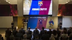 Johan Cruyff: Barcelona honour Dutch legend