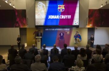 Johan Cruyff: Barcelona honour Dutch legend