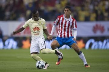 Así se vivió dentro del campo la gran batalla que sostuvieron Águilas y Chivas en el Estaduio Azteca este sábado por la noche.