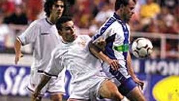 <b>MUY FÁCIL</b>. El partido de presentación del Sevilla no tuvo historia y los de Caparrós vencieron con facilidad al OFK de Belgrado, que presentó batalla, pero no pudo con Reyes.