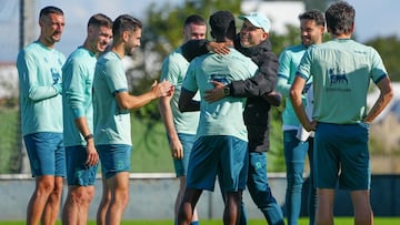 José Alberto y Suleiman Camara, del Racing.