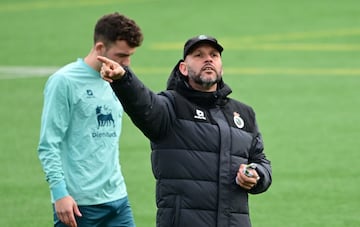 José Alberto es un entrenador con personalidad, pero que sabe llegar al vestuario. El líder indiscutible del Racing.