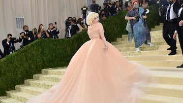 Para aceptar lucir uno de sus vestidos en la Met Gala, la cantante puso una importante condición a Oscar de la Renta: que la marca dejara de usar pieles.