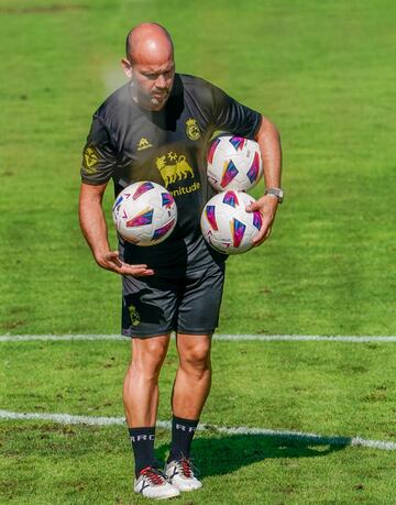 El entrenador del Racing dedicó la sesión de viernes, la de menor carga física por ser a 48 horas del partido, a trabajar fundamentalmente el balón parado.