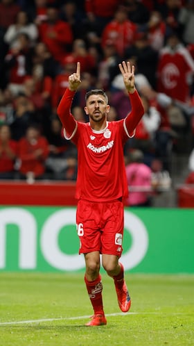 MEX7523. TOLUCA (MÉXICO), 18/03/2026.- Joao Paulo Dias Fernandes de Toluca celebra un gol este miércoles, durante un partido de los octavos de final de la Copa de Campeones Concacaf entre Toluca FC y San Diego FC en el estadio Nemesio Diez, en la ciudad de Toluca (México). EFE/ Felipe Gutiérrez