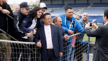 Chen visita al primer equipo a su vuelta de Lisboa