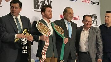 Canelo Álvarez recibió el cinturón de campeón del CMB