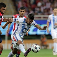 Chivas contra el muro del Pachuca en el Estadio Hidalgo