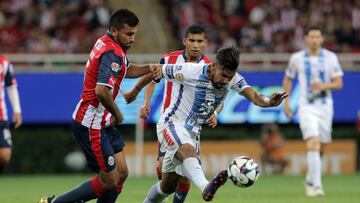 Chivas contra el muro del Pachuca en el Estadio Hidalgo