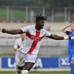 El Huesca respira a costa de un Amorebieta en plena crisis