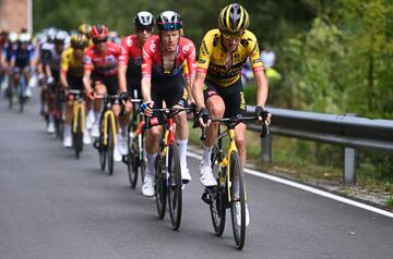 Gesink tira del pelotón durante la etapa.