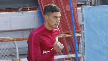 Vel&aacute;zquez durante un entrenamiento con el Atl&eacute;tico.