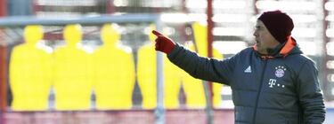 UCL rivals: Wins for Bayern, Dortmund with Lyon game abandoned