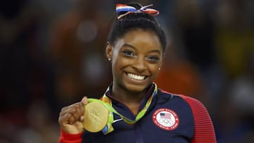 Simone Biles con una medalla de oro en los Juegos Olímpicos de Río 2016