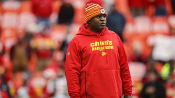 Eric Bieniemy ha sido el coordinador ofensivo de los Kansas City Chiefs durante las &uacute;ltimas cuatro temporadas y estar&aacute; de vuelta con el equipo para 2022.