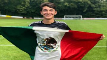 Al 'loquito' Abreu le gustaría jugar con las Chivas