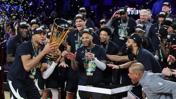 LAS VEGAS, NEVADA - DECEMBER 17: Giannis Antetokounmpo (L) #34 of the Milwaukee Bucks lifts the championship trophy as he celebrates with teammates, including Damian Lillard (C) #0, after the Bucks defeated the Oklahoma City Thunder 97-81 to win the championship game of the Emirates NBA Cup at T-Mobile Arena on December 17, 2024 in Las Vegas, Nevada. NOTE TO USER: User expressly acknowledges and agrees that, by downloading and or using this photograph, User is consenting to the terms and conditions of the Getty Images License Agreement. Ethan Miller/Getty Images/AFP (Photo by Ethan Miller / GETTY IMAGES NORTH AMERICA / Getty Images via AFP)
