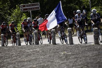 Matthews gana en Rodez y Froome recupera el liderato