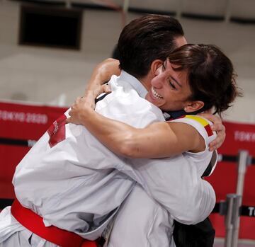 Sandra Sánchez felicita a Damián Quintero. 