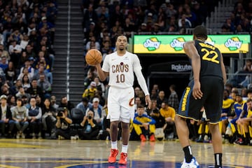 Cavaliers guard Darius Garland (10) dribbles