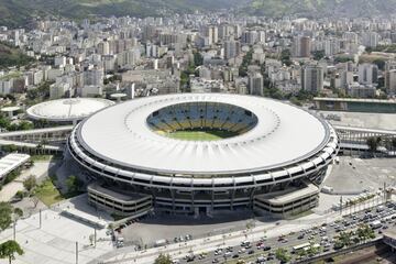 El Estadio Maracaná es uno de los tres estadios en recibir, al menos, dos veces la final del mundial y en una oportunidad la final Olímpica. 