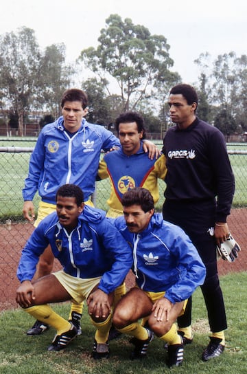 Foto de  Adrian Chavez, Cristobal Ortega, Alfredo Tena, Adrian Camacho y Antonio Carlos Santos durante su paso como futbolistas del Club America.


--1986/MEXSPORT/ 