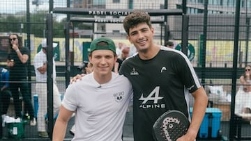 Tom Holland y Arturo Coello en un evento de exhibición en Londres.