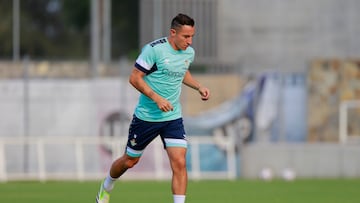 AME6895. GUADALAJARA (MÉXICO), 31/07/2023.- El jugador mexicano Andrés Guardado, del español Real Betis, participa en una sesión de entrenamiento, hoy previo a su partido ante el Sevilla como parte del tour de La Liga a disputarse en la ciudad de Guadalajara, Jalisco (México). EFE/ Francisco Guasco
