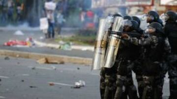 Agentes antidisturbios en Brasil