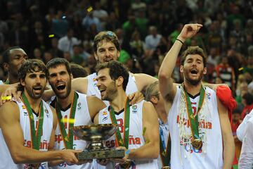 Una vez rota la maldición del Eurobasket, España cogió carrerilla. De oro en oro, de 2009 a 2011, aunque en medio la decepción del Mundial 2010 sin Pau Gasol. En este Eurobasket llegó el segundo título de la Selección con un Rudy imprescindible para Scariolo, pero en labores menos anotadoras al lado de un Navarro sublime. El mallorquín leía cada vez mejor el juego y repartió 2,6 asistencias.