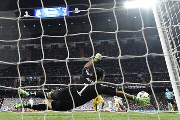 En la extensa carrera de Gigi Buffon, la Champions League es de los pocos trofeos que se le resiste. El meta italiano ha disputado varias finales (la última contra el Real Madrid en la temporada 16/17) y en todas ha salido con derrota. El final de su carrera se acerca y le quedan pocas oportunidades.

