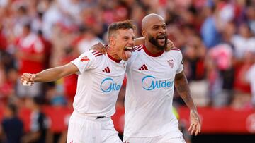 Azpilicueta (izquierda), junto a Marcao tras derrotar al Barcelona.