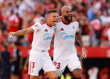 Tras sonar fuerte su fichaje como jugador libre tanto para el Celta de Vigo como para Osasuna, finalmente el defensa navarro firmó por el Sevilla FC por las dos próximas temporadas.