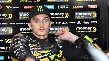 Ducati Italian rider Luca Marini fits his jacket as he waits for the start of the second free practice session of the MotoGP Valencia Grand Prix at the Ricardo Tormo racetrack in Cheste, on November 25, 2023. (Photo by JAVIER SORIANO / AFP)