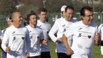 Alonso mientras sigue de vacaciones y participando a acciones ben&eacute;ficas.