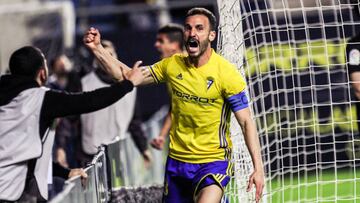 Servando anota un gol frente al Huesca.