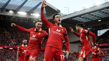 Soccer Football - Premier League - Liverpool v Chelsea - Anfield, Liverpool, Britain - October 20, 2024 Liverpool's Curtis Jones celebrates scoring their second goal with Trent Alexander-Arnold and Darwin Nunez REUTERS/Phil Noble EDITORIAL USE ONLY. NO USE WITH UNAUTHORIZED AUDIO, VIDEO, DATA, FIXTURE LISTS, CLUB/LEAGUE LOGOS OR 'LIVE' SERVICES. ONLINE IN-MATCH USE LIMITED TO 120 IMAGES, NO VIDEO EMULATION. NO USE IN BETTING, GAMES OR SINGLE CLUB/LEAGUE/PLAYER PUBLICATIONS. PLEASE CONTACT YOUR ACCOUNT REPRESENTATIVE FOR FURTHER DETAILS..