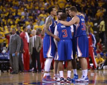 Una piña: los Clippers resistieron la embestida final de los Warriors y se acercan a la segunda ronda.